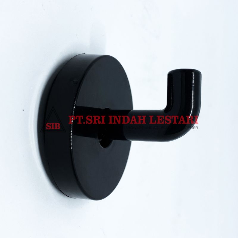 CUB HANGER BLACK PLASTIC DOOR MOA 2