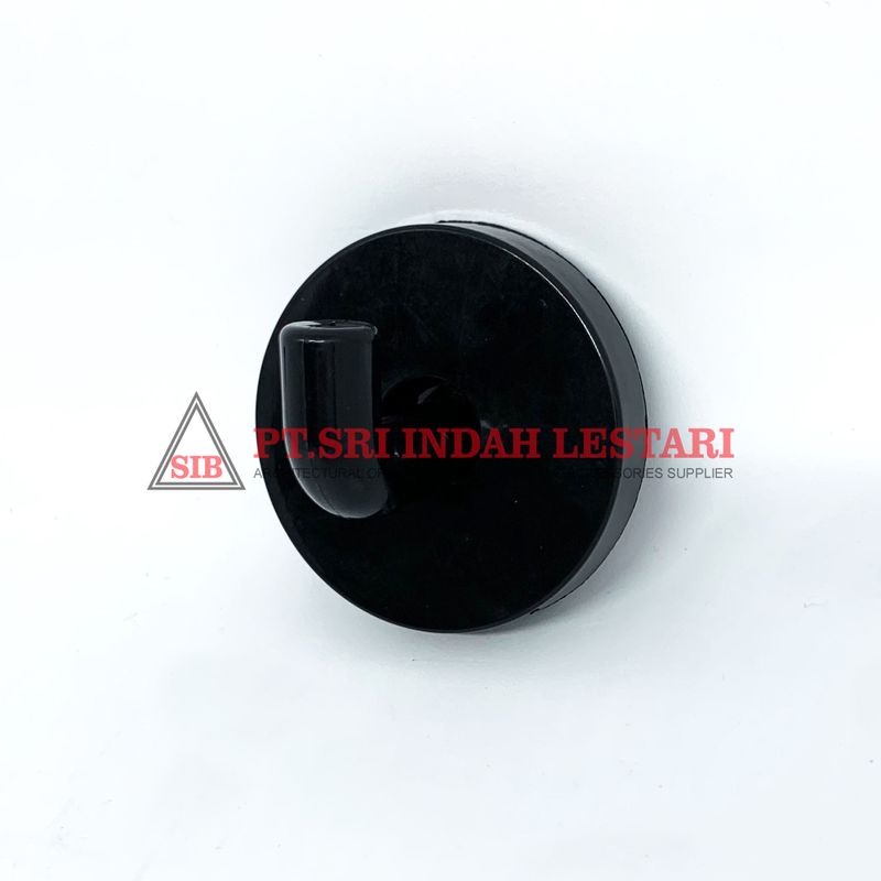 CUB HANGER BLACK PLASTIC DOOR MOA 3